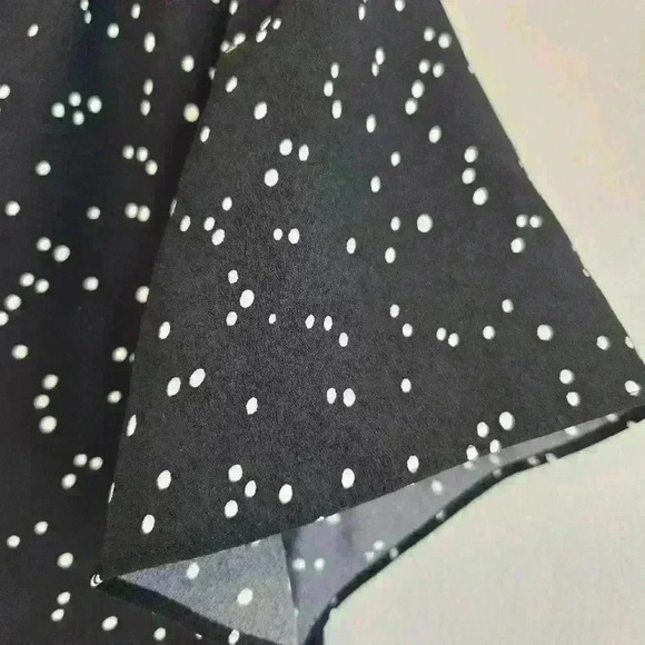 Hilary Radley Women's Flowy Blouse Top V-neck Flutter Sleeves Size M - Picture 3 of 7